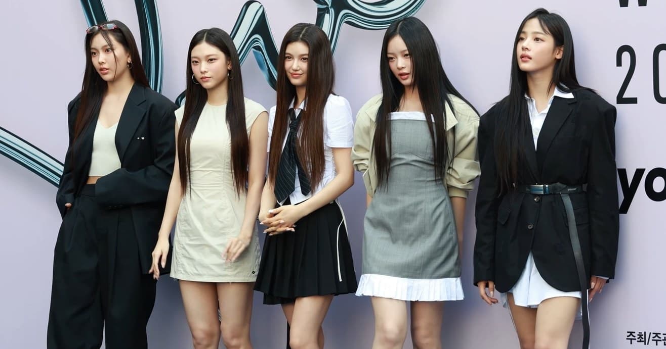 NewJeans. No hedge appeared even where the member count was wrong. Photo: TV10, CC BY 3.0